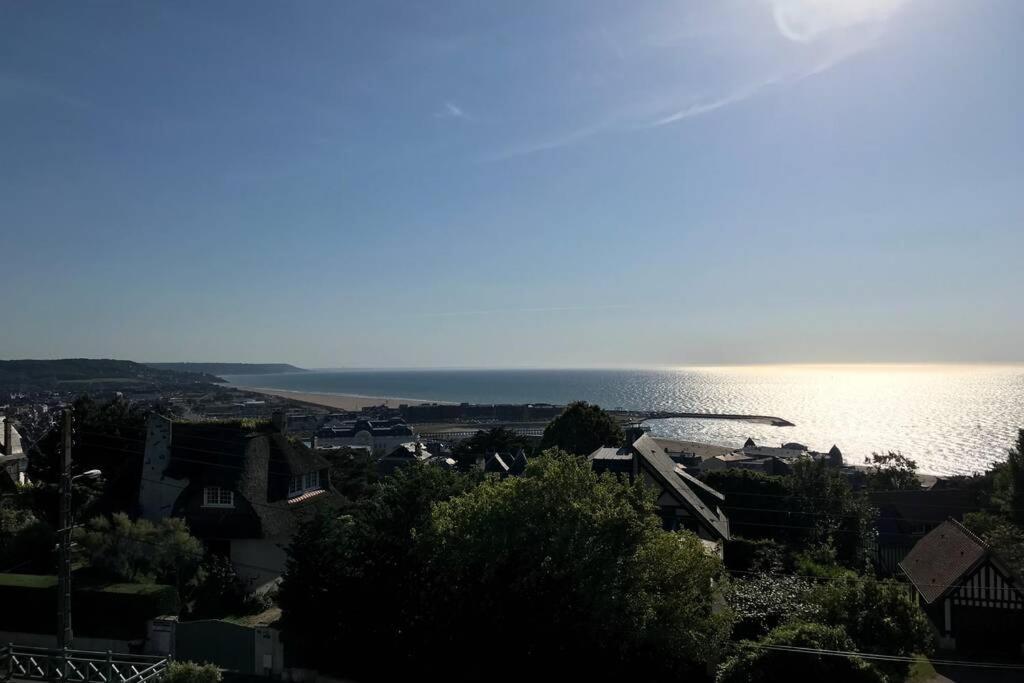 Appartement Avec Vue Imprenable Sur La Mer Трувиль-сюр-Мер Экстерьер фото